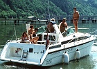 Motorboot im Oberwasser der Aschacher Schleuse, Donau-km 2162 : Nackte Menschen